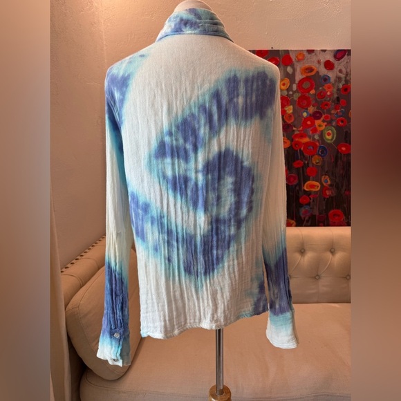 Jen’s pirate booty Venice Beach Button down - Picture 5 of 11